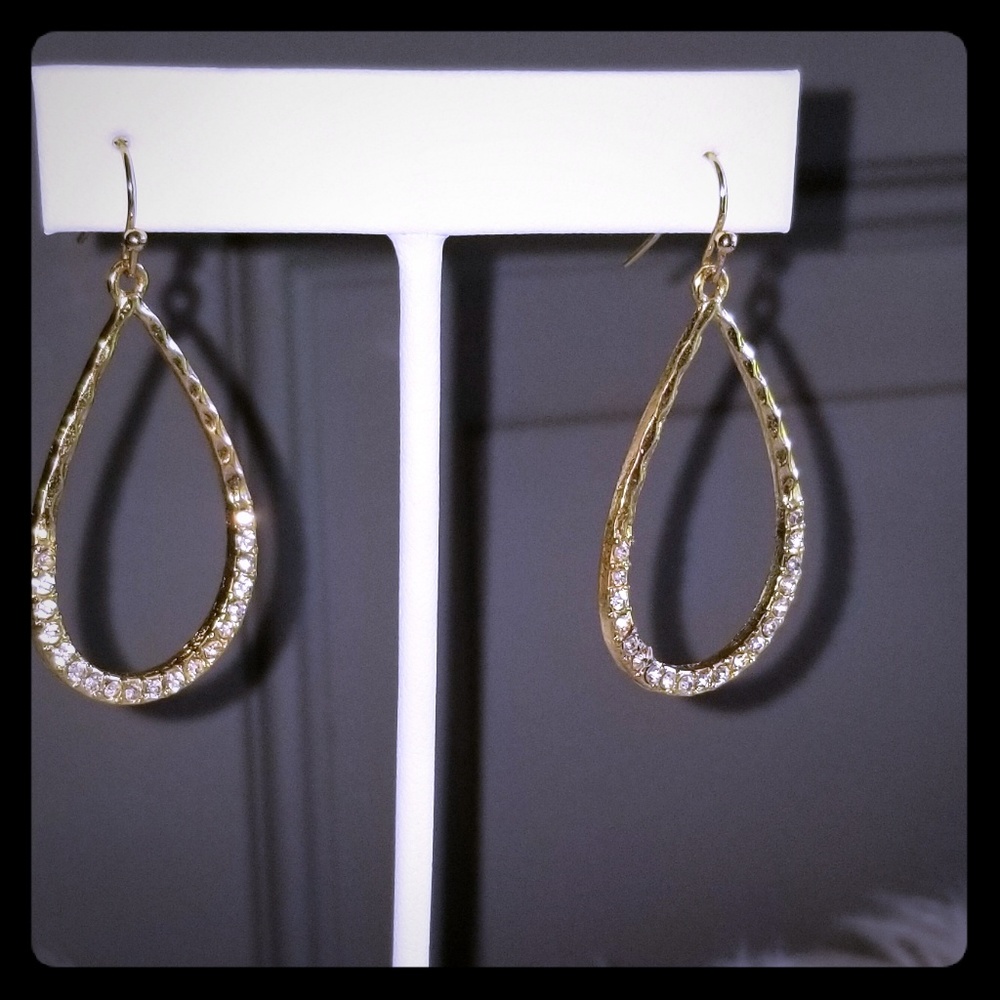 ⚜️ 3/$15 ⚜️ Signature  Studios Earrings